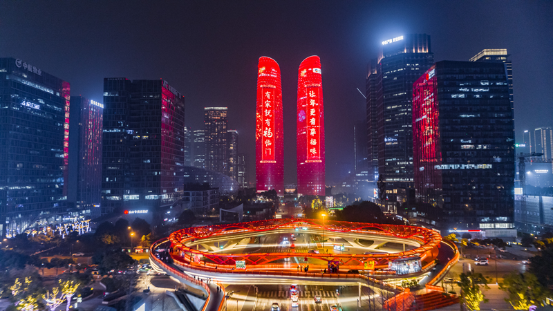 “福”耀双子塔，油香飘万家——中粮福临门闪耀成都夜空